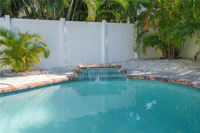 4 bedroom Single Family Residence at 3310 E Maritana Drive, Don Ce-Sar Place, St Pete Beach — photo 4