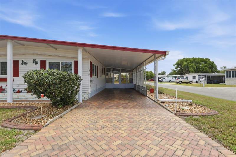 2 bedroom Manufactured Home at 5244 Mohawk Street, Lake Betmar Estates, Zephyrhills — photo 3