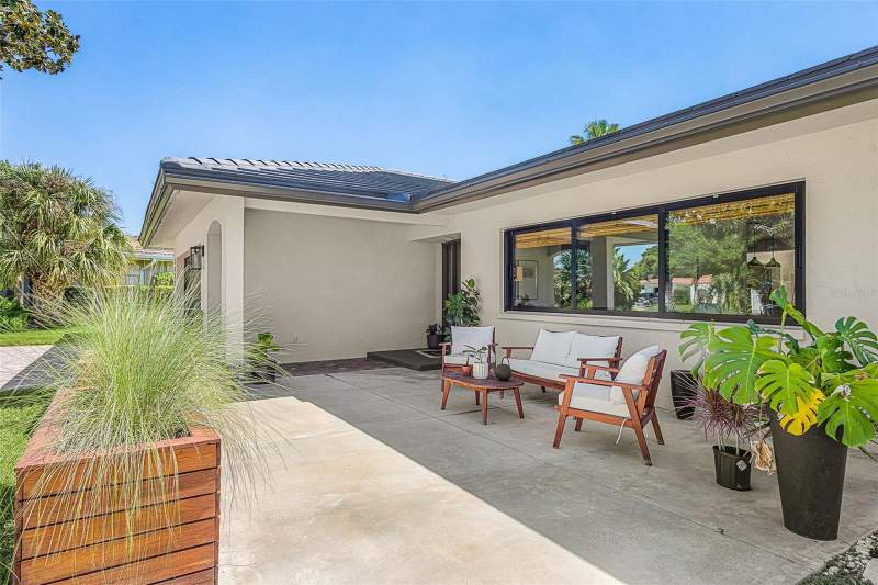 4 bedroom Single Family Residence at 3620 Pembrook Dr, Village Green Club Estates, Sarasota — photo 3
