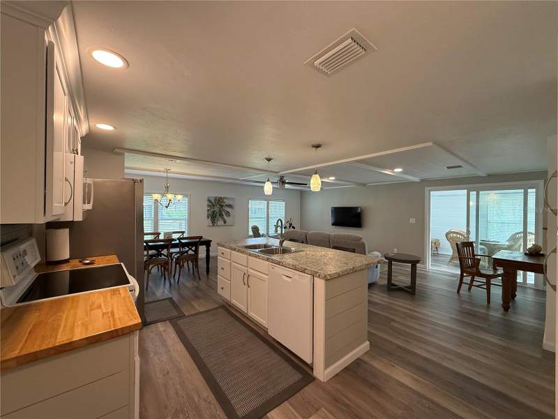2 bedroom Manufactured Home at 26 S Bobwhite Road, Continental Camper Resorts Uni, Wildwood — photo 4