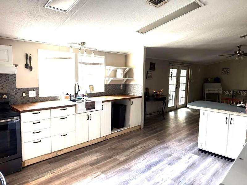 4 bedroom Manufactured Home at 4126 W Bella Vista Street, Webster & Omohundro Sub, Lakeland — photo 2