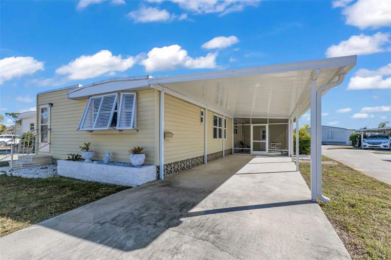 2 bedroom Mobile Home at 1891 Englewood Road #119, Brook To Bay, Englewood — photo 2