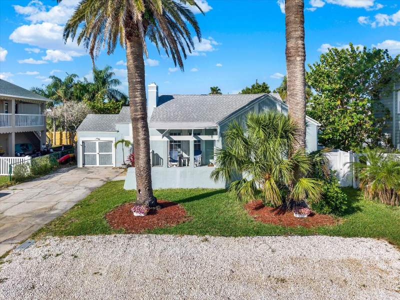 3 bedroom Single Family Residence at 15656 1st Street, Lone Palm Beach 1st Add, Redington Beach — photo 2