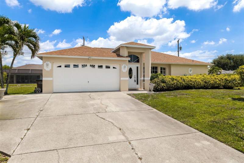 3 bedroom Single Family Residence at 1127 SW 29th Street, Cape Coral, Cape Coral — photo 2