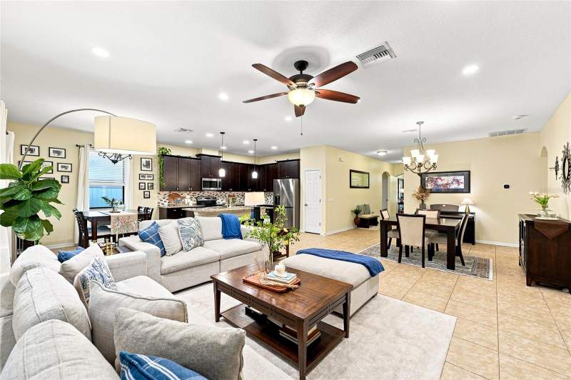 4 bedroom Single Family Residence at 1008 Oakcrest Drive, Misty Ridge Sub, Brandon — photo 5