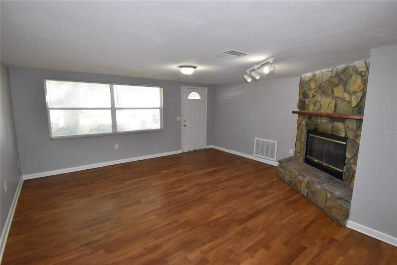 3 bedroom Single Family Residence at 3212 Blue Bird Drive, Colonial Hills, Holiday — photo 4