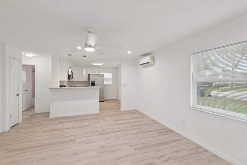 5 bedroom Single Family Residence at 9404 N Mulberry Street, Fairview Terrace, Tampa — photo 4