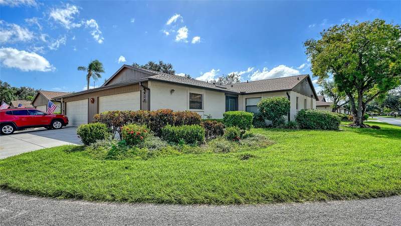 2 bedroom Condominium at 510 Oak Hill Circle #9, Village Oaks Sec D, Sarasota — photo 2