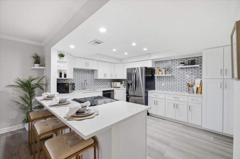 3 bedroom Condominium at 4908 38th Way #401, Moorings Of Maximo Condo, St Petersburg — photo 4