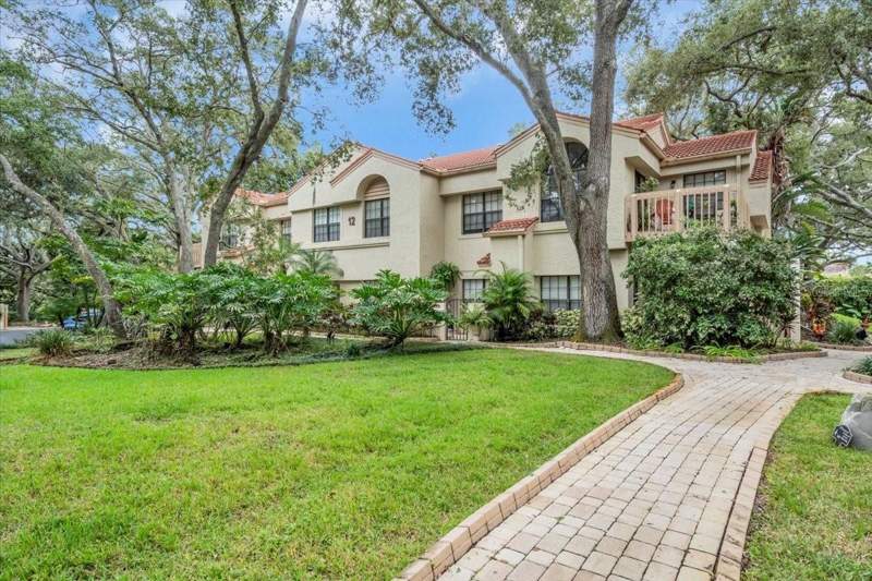 Los Prados Condo