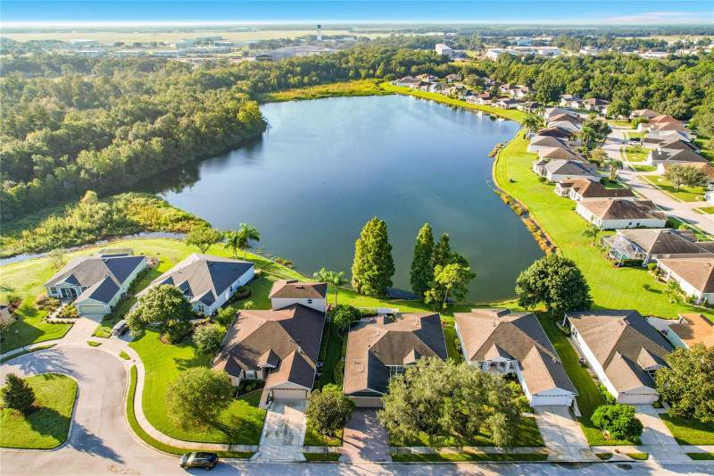 3 bedroom Single Family Residence at 3934 Windchime Lane, Carillon Lakes, Lakeland — photo 2