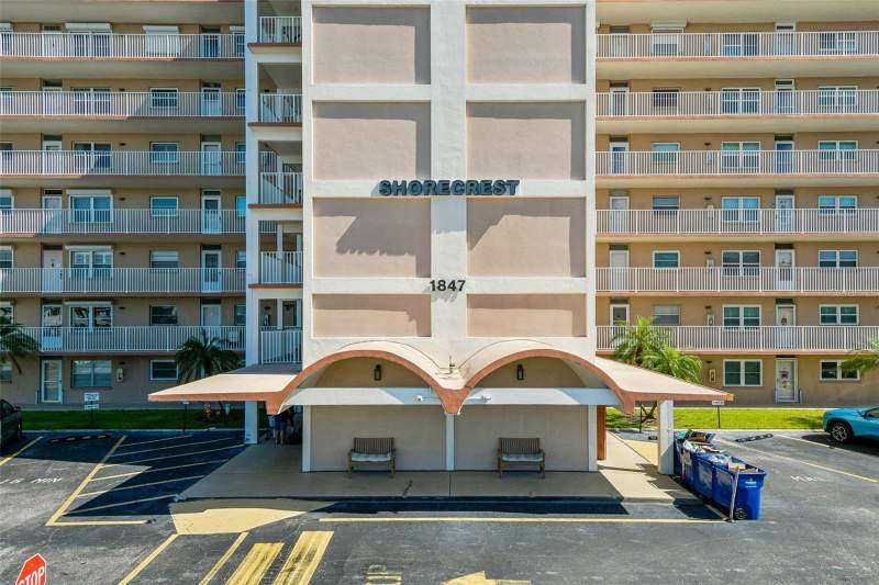 1 bedroom Condominium at 1847 Shore Crest Drive #710, Shoreacres Center, South Pasadena — photo 2