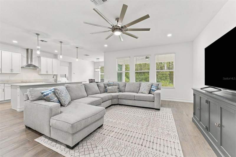 5 bedroom Single Family Residence at 18114 Serene Lake Loop, Lake Pearl, Lutz — photo 2
