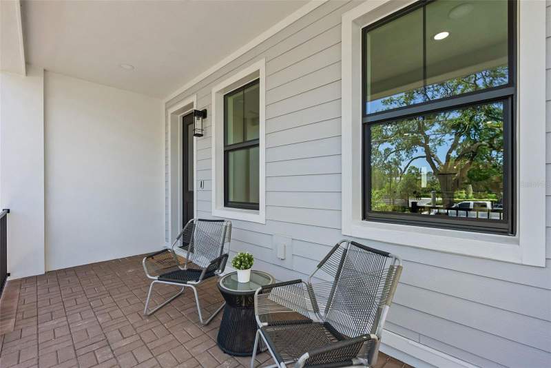 4 bedroom Townhouse at 423 11th Avenue, Brookside Park, St Petersburg — photo 2