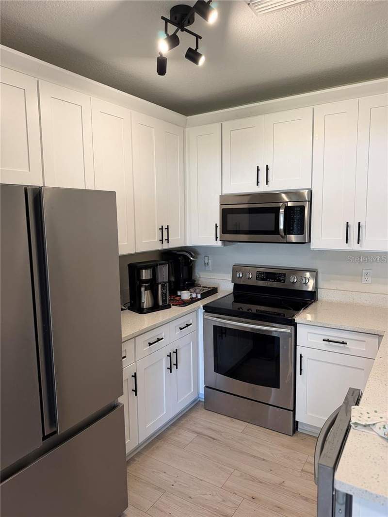 3 bedroom Townhouse at 1532 Blue Magnolia Road, Lakewood Ridge Twnhms, Brandon — photo 3