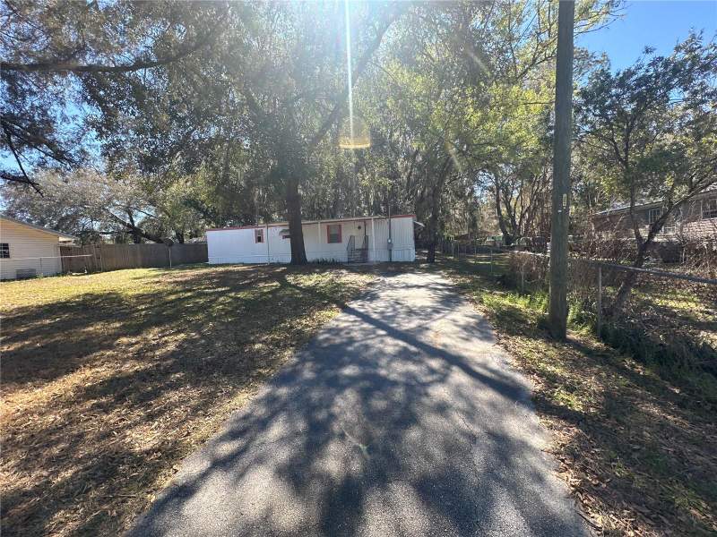 2 bedroom Manufactured Home at 9150 SE 142nd Place, Little Lake Weir, Summerfield — photo 2