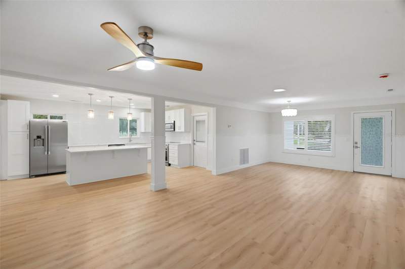 2 bedroom Single Family Residence at 15814 3rd Street, Lone Palm Beach 2nd Add, Redington Beach — photo 4
