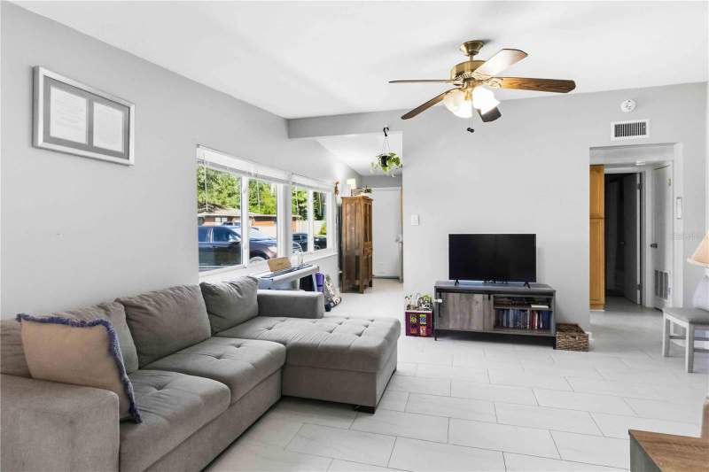 3 bedroom Single Family Residence at 6601 13th Street, Meadow Lawn Rep, St Petersburg — photo 3
