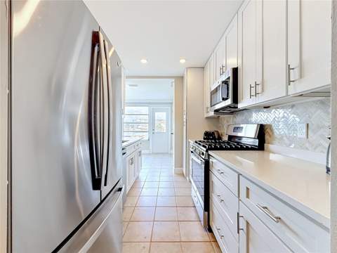 5925 Shore Boulevard #107, Gulfport FL - photo 13 of 46