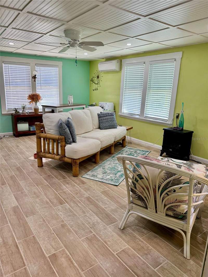 1 bedroom Single Family Residence at 3022 56th Street, Boca Ceiga Park, Gulfport — photo 2