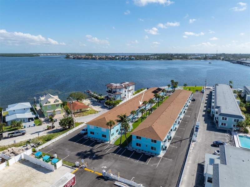 1 bedroom Condominium at 117 7th Street #35, Bay View Terrace, Bradenton Beach — photo 1