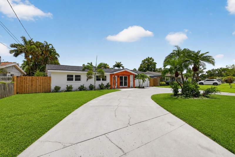 3 bedroom Single Family Residence at 1524 Carson Circle, Shore Acres Butterfly Lake Rep, St Petersburg — photo 3