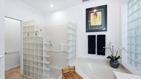 8009 Hampton Court, University Park FL - photo 14 of 67