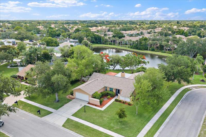 4352 KINGSTON LOOP home for sale in Gulf Gate East Homes for Sale: Median $535K