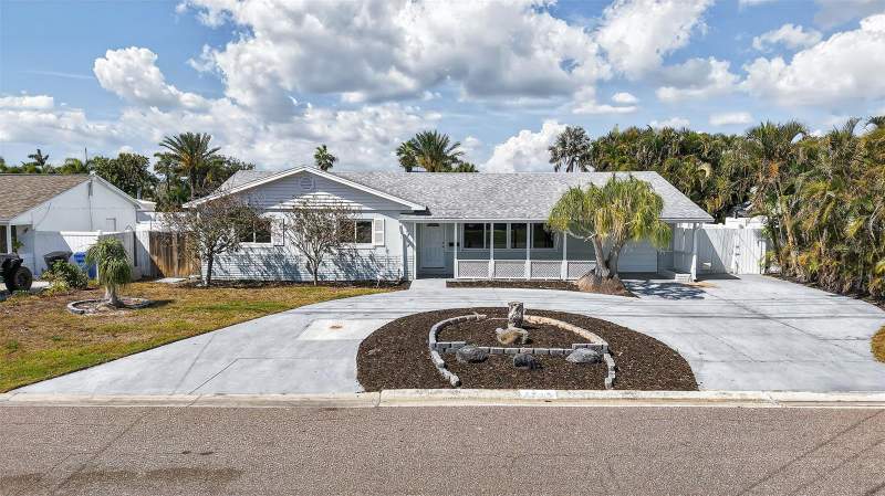 7919 CAUSEWAY BOULEVARD home for sale in South Cswy Isle