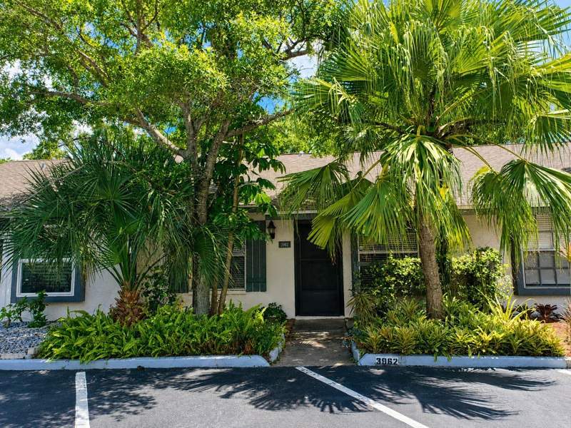 Belle Oak VillasHomes for Sale in Largo, FL
