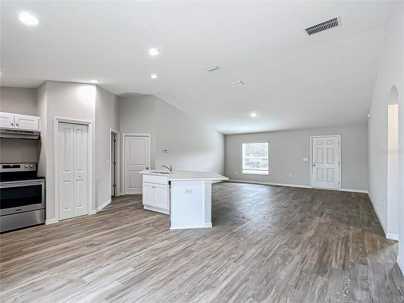 3 bedroom Single Family Residence at 17 Pecan Run Track, Silver Spgs Shores Un 21, Ocala — photo 4