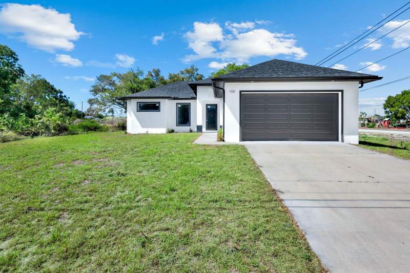 3 bedroom Single Family Residence at 100 Parish Drive, Mirror Lakes Unit 18, Lehigh Acres — photo 2