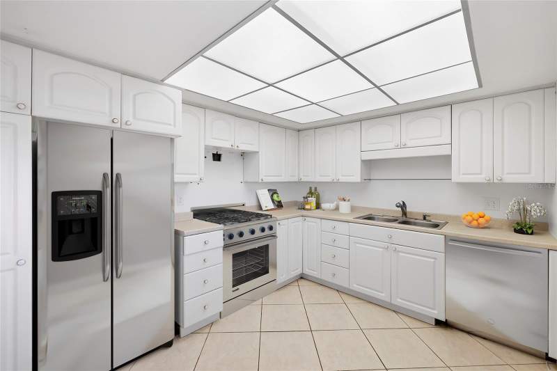 2 bedroom Condominium at 5108 Brittany Drive #903, Bayway Isles Point Brittany Two, St Petersburg — photo 3
