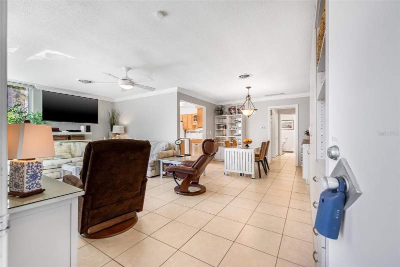 1 bedroom Condominium at 615 10th Avenue #1, Whispering Waters Condo, St Petersburg — photo 3