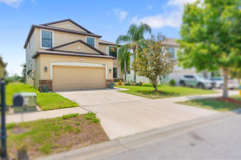 6 bedroom Single Family Residence at 13216 Wellington Hills Drive, Summerfield Crossings Village 2 Tr, Riverview — photo 3