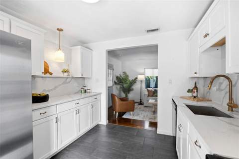 5931 Mangrove Street, St Petersburg FL - photo 12 of 39