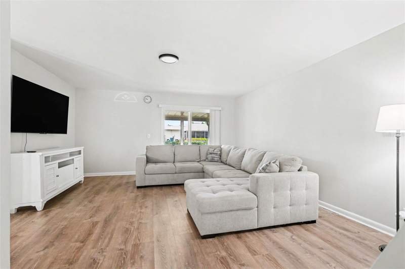 2 bedroom Condominium at 3267 39th Street #B, West Shore Village One, St Petersburg — photo 2