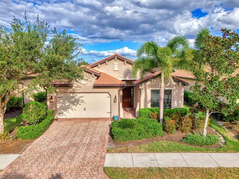 1050 BLUFFWOOD DRIVE home for sale in Calusa Park