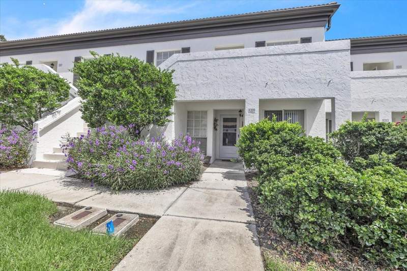 2 bedroom Condominium at 5209 Wedgewood Lane #17, Wedgewood Lake, Sarasota — photo 3