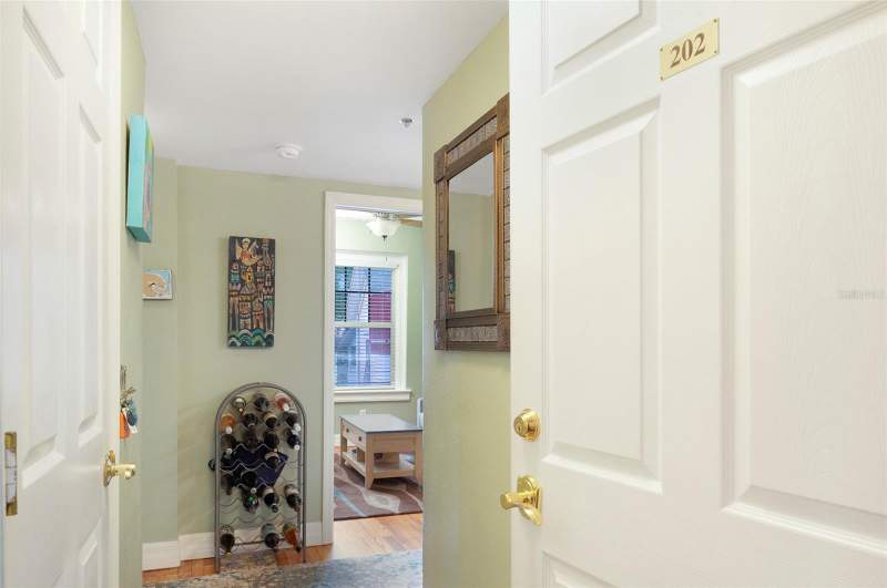 2 bedroom Condominium at 219 4TH AVENUE #202, MT VERNON CONDO, ST PETERSBURG — photo 2