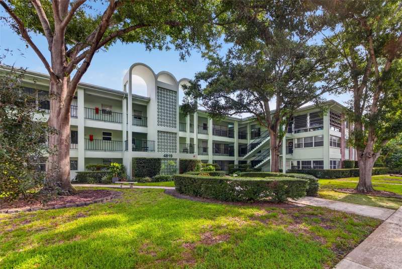 2 bedroom Condominium at 4819 8th Avenue #201, The 7 Oaks Apts Condo, St Petersburg — photo 3