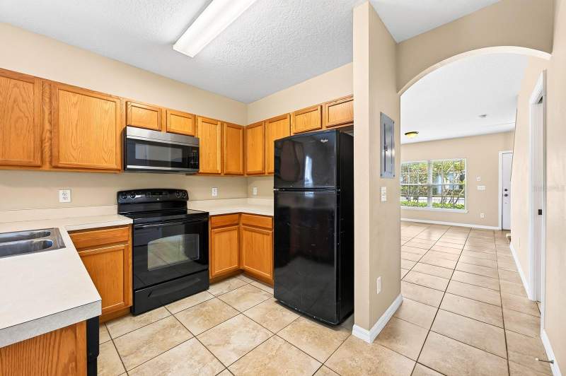 3 bedroom Townhouse at 102 WILTON CIRCLE, PLACID LAKE TWNHMS, SANFORD — photo 4