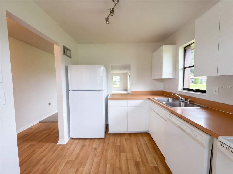 2 bedroom Condominium at 6410 Heritage Lane, Cambridge Village West, Bradenton — photo 2