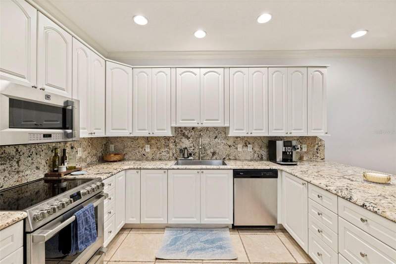3 bedroom Townhouse at 123 Valencia Circle, Villas Of Carillon, St Petersburg — photo 4