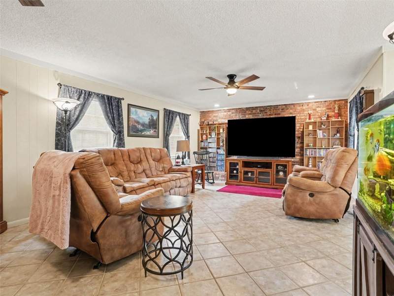 3 bedroom Single Family Residence at 2811 John David Place, Asher Cris Prop, Lakeland — photo 2