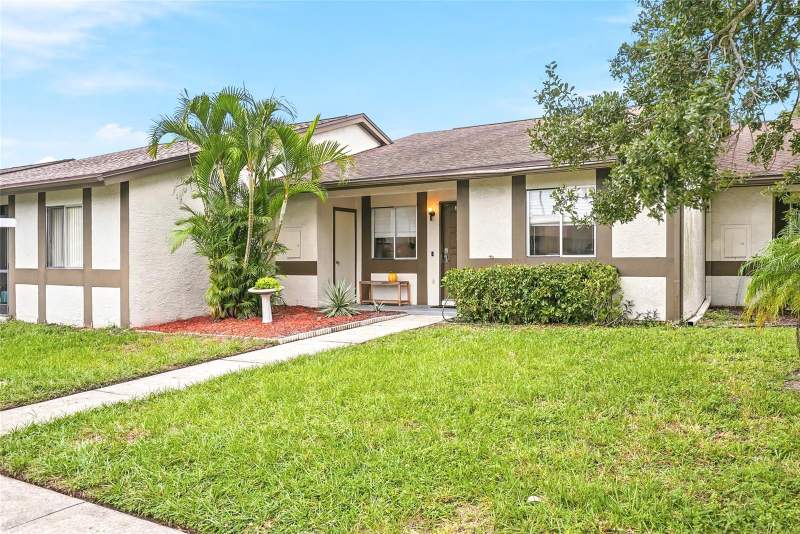 2 bedroom Condominium at 2265 Bancroft Circle #B, Villas Of Beacon Groves, Palm Harbor — photo 2