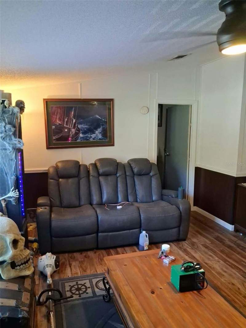 4 bedroom Manufactured Home at 631 NE 674th Street, Rambling Woods, Old Town — photo 2