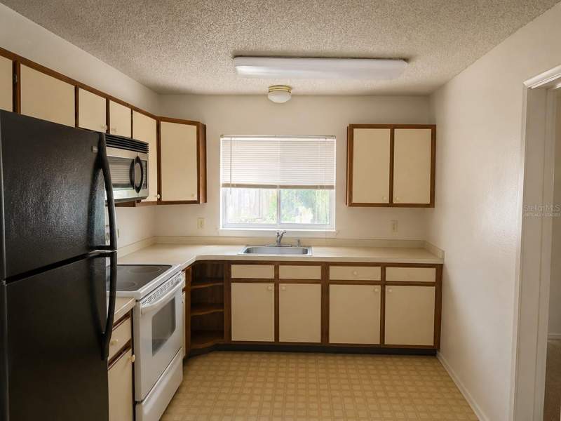 3 bedroom Single Family Residence at 8803 Parliament Court, Lindfields Unit 1, Kissimmee — photo 2