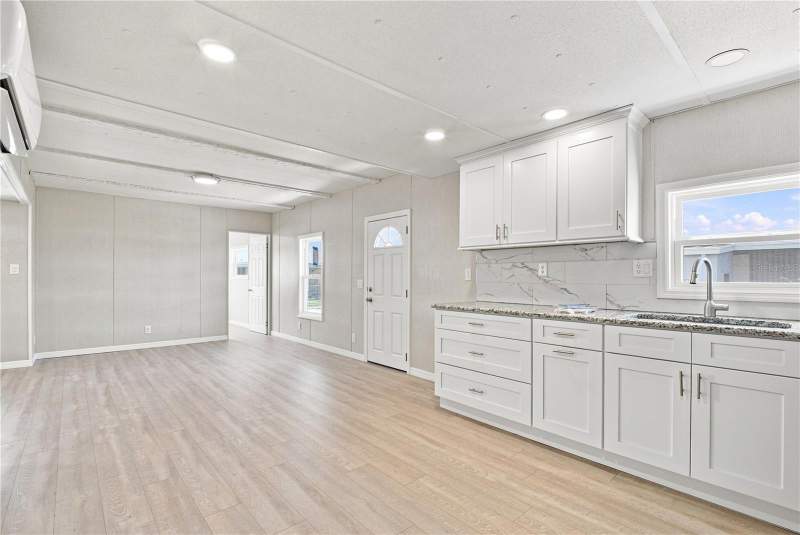 2 bedroom Mobile Home at 10929 Tioga Drive, Senate Manor Unrec, Port Richey — photo 3