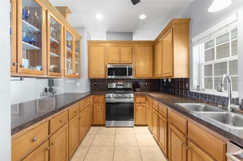124 Americana Court #214, St Petersburg FL - photo 14 of 36